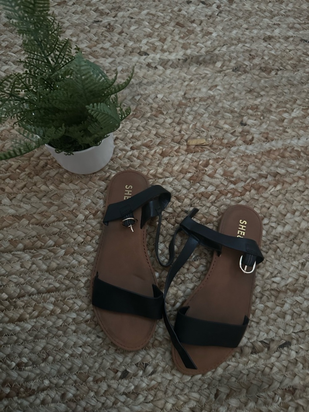 BLACK SANDALS
